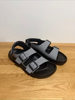 Birkenstock brand new size 9 Mogami Terra Men's Two-Strap Black & Gray